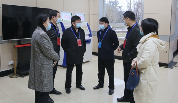 ae1cd0e584854acda5844516ce1c5a13.jpg 02吴普特了解新学期开学工作情况_副本.jpg