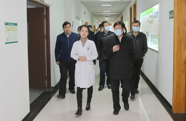 3ffee35e42514d718df469b1017730d4.jpg 06吴普特在园艺学院实验室检查工作_副本.jpg