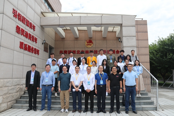 cdcd54c2021c45bea56b29a680a20341.jpg 合影_副本.jpg