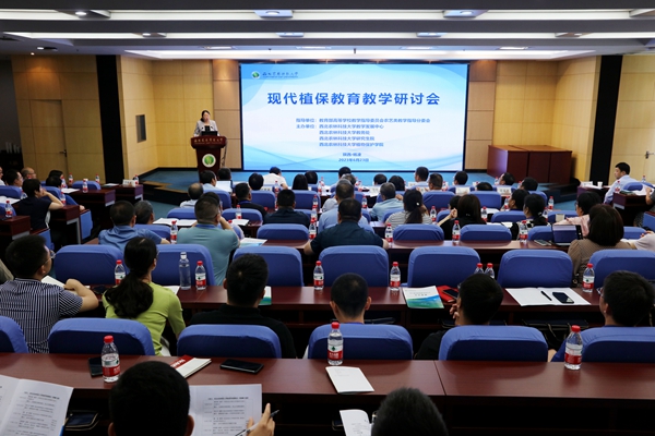 c2f86f644fda465295039d990bc1a29e.jpg 会议现场_副本.jpg