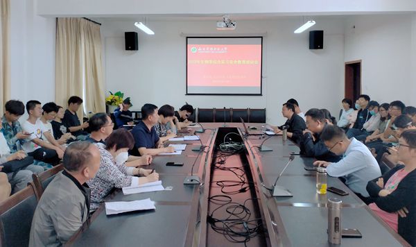 2a537ad1f6a645a0a421b1ba8292f25d.jpg 实习安全教育培训会_副本.jpg